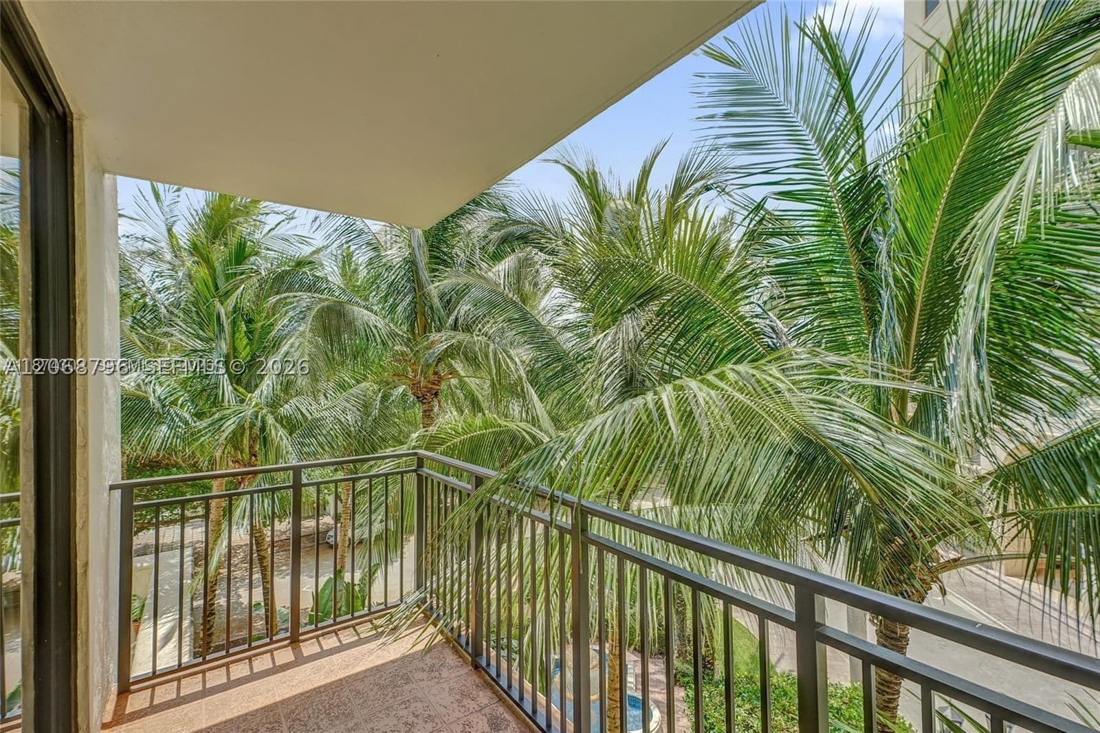 3+1 Condo — 888 Douglas Rd #304, Coral Gables, FL 33134