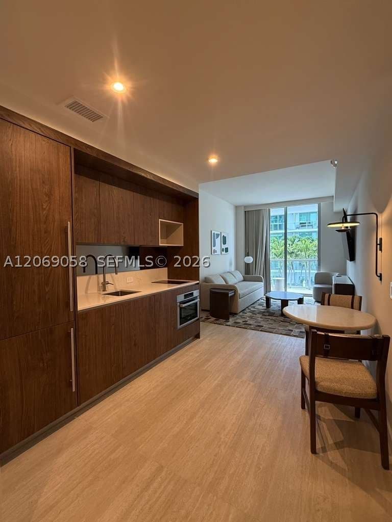 1-bedroom Condo — 1611 2nd ave #610, Miami, FL 33129