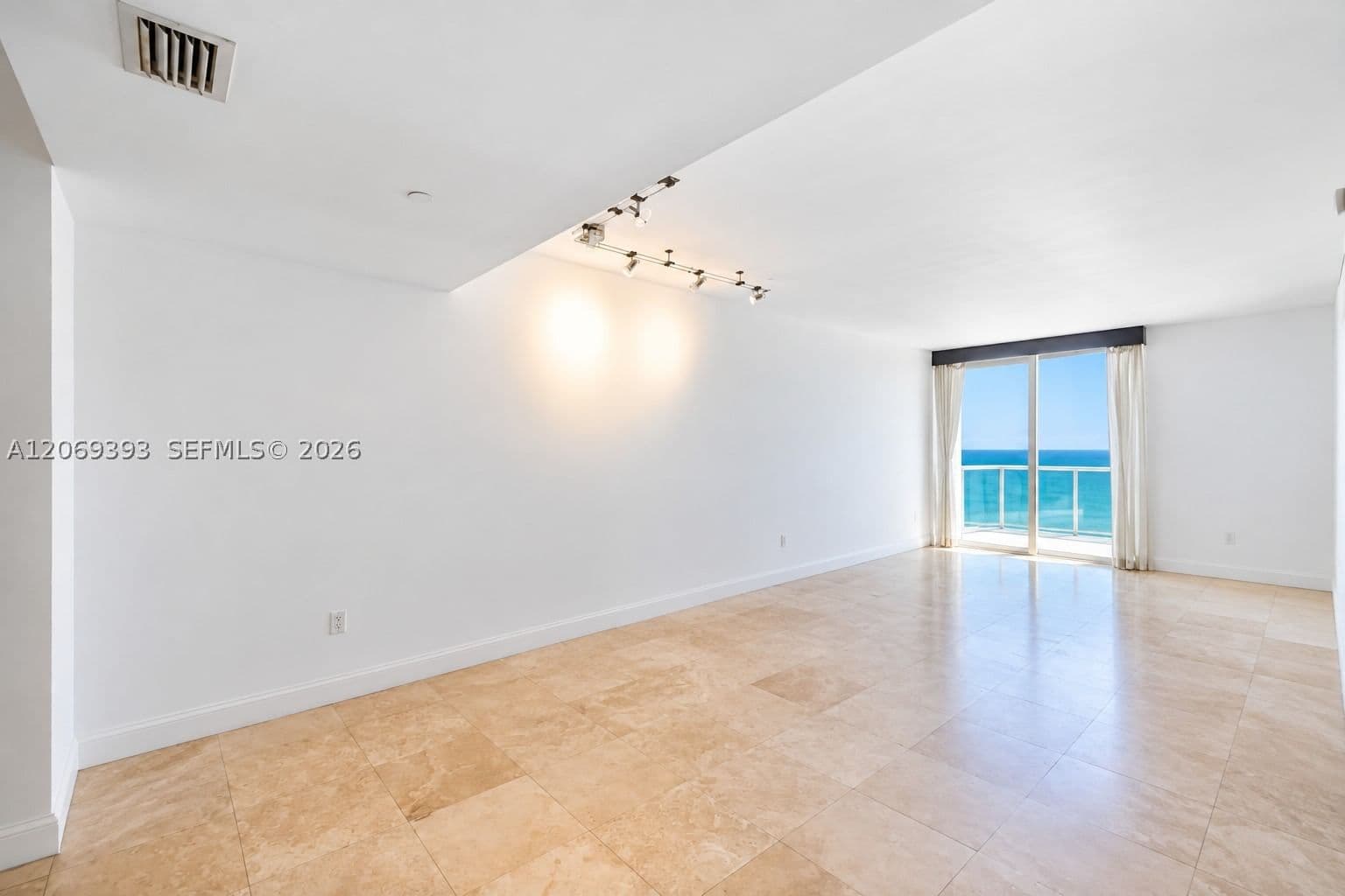 1+1 Daire — 6365 Collins Ave #2805, Miami Beach, FL 33141