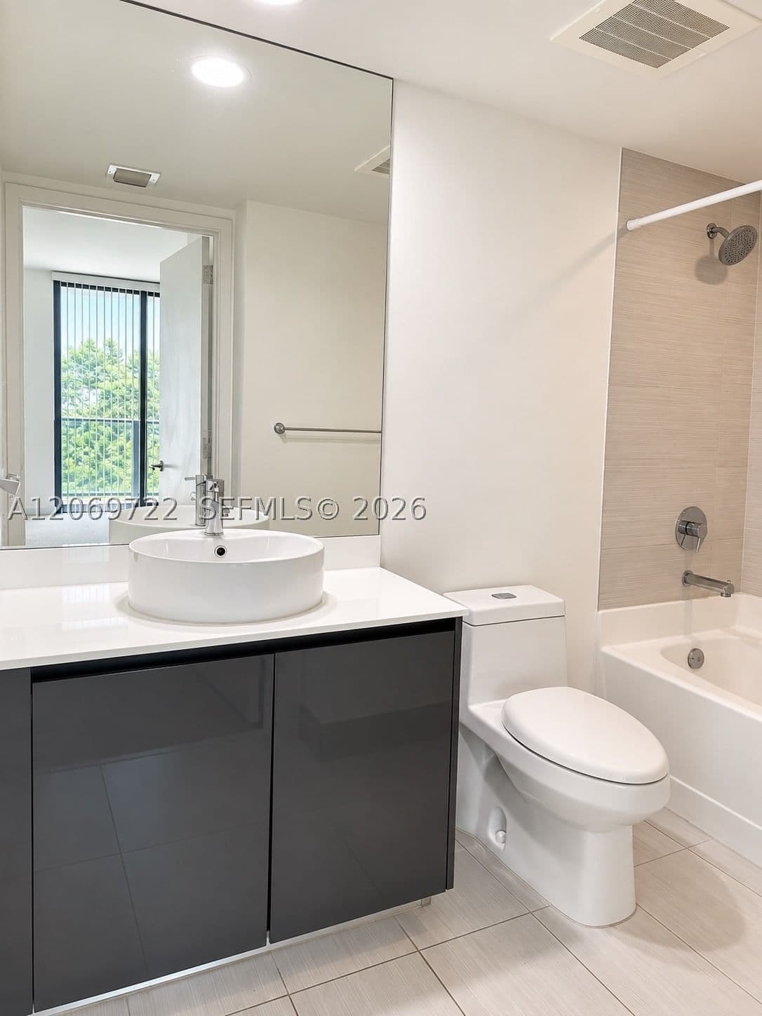 Condo — 31 6th St #405, Miami, FL 33131