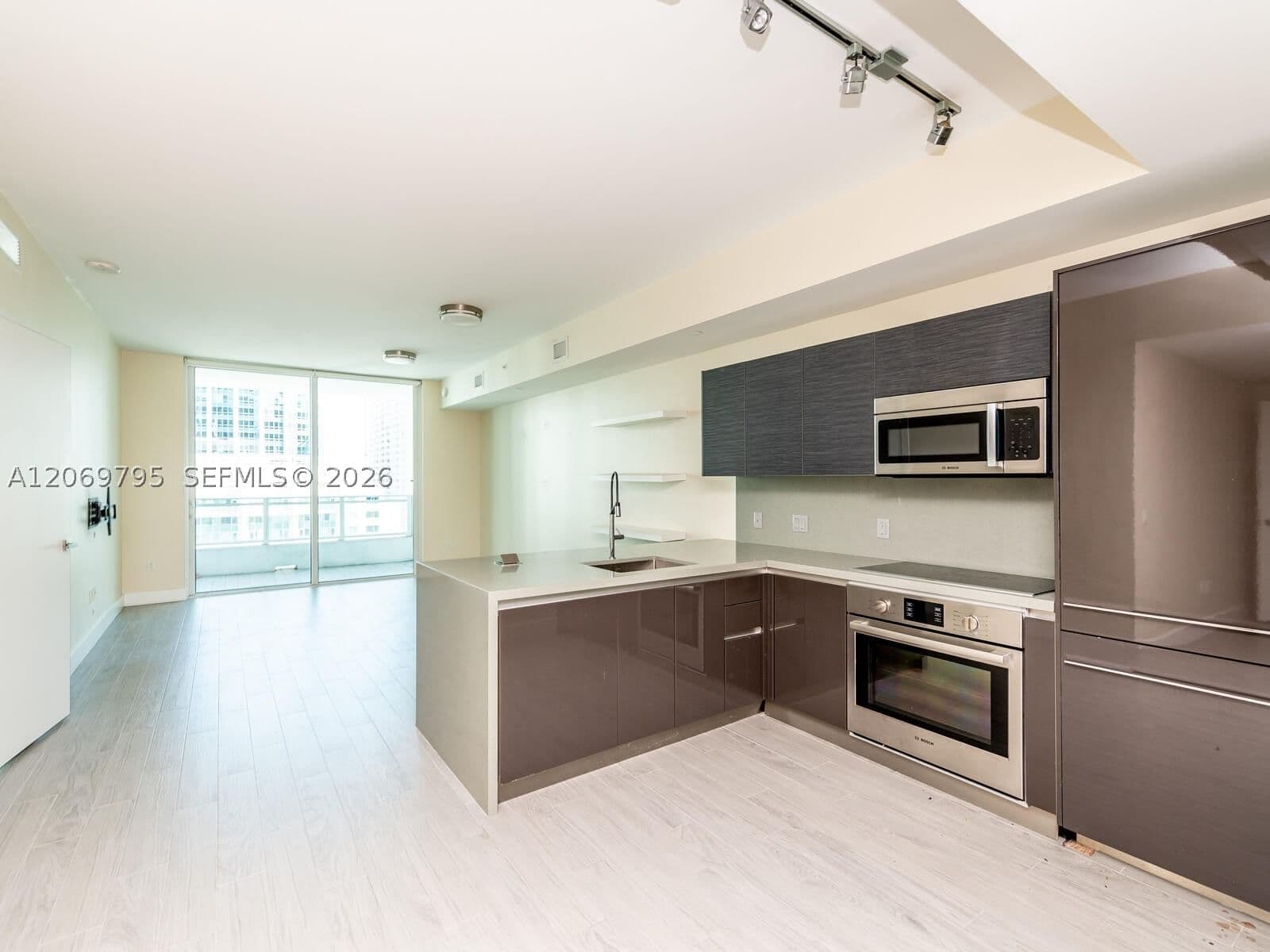 1-bedroom Condo — 1080 Brickell Ave #2206, Miami, FL 33131