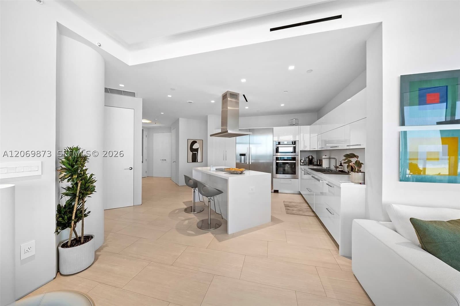 2-bedroom Condo — 100 Pointe Dr #1409, Miami Beach, FL 33139