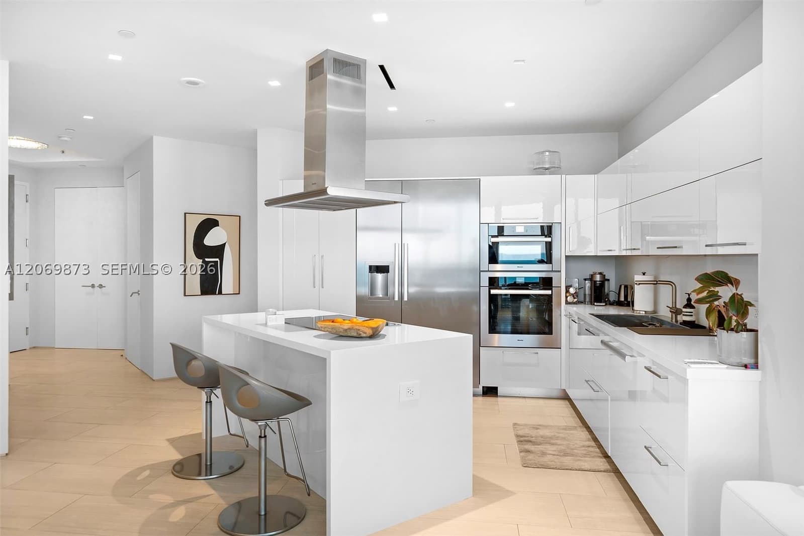 2-bedroom Condo — 100 Pointe Dr #1409, Miami Beach, FL 33139