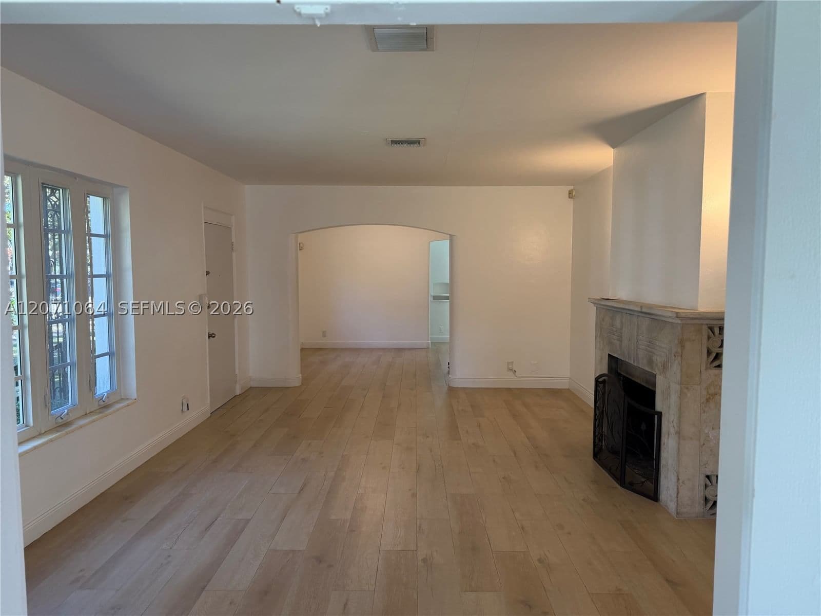 3+1 Müstakil ev — 1700 Cortez St, Coral Gables, FL 33134