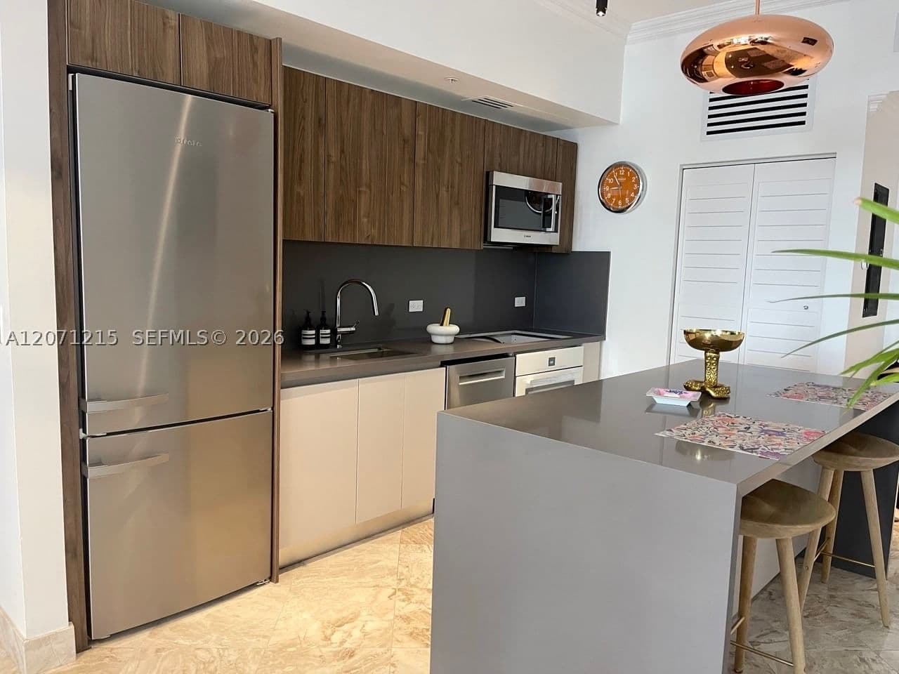 1+1 Condo — 3470 Coast Ave #H0806, Miami, FL 33137