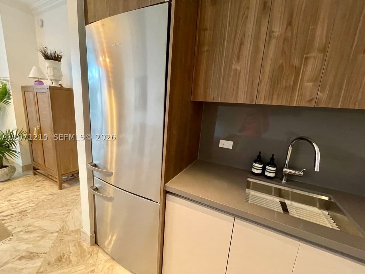 1+1 Condo — 3470 Coast Ave #H0806, Miami, FL 33137