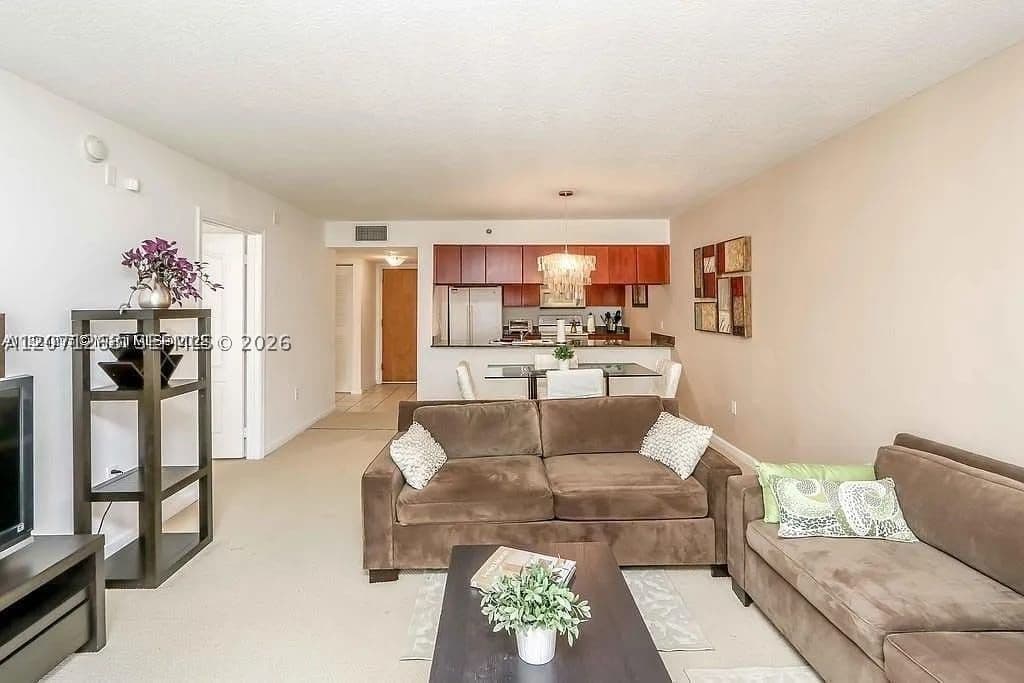 1+1 Condo — 1200 Brickell Bay Dr #1518, Miami, FL 33131