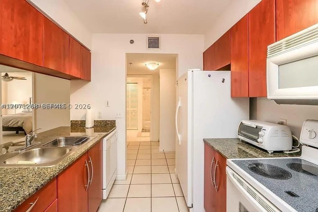 1+1 Condo — 1200 Brickell Bay Dr #1518, Miami, FL 33131