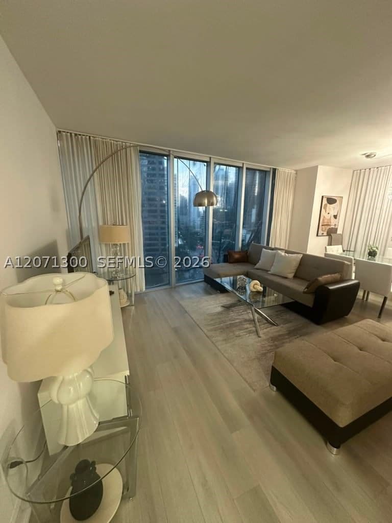 2-bedroom Apartment — 485 Brickell Ave #1908, Miami, FL 33131