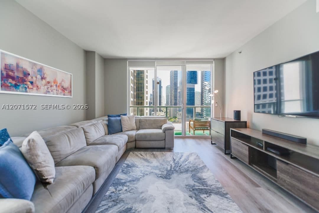 2+1 Condo — 55 6th St #2110, Miami, FL 33131