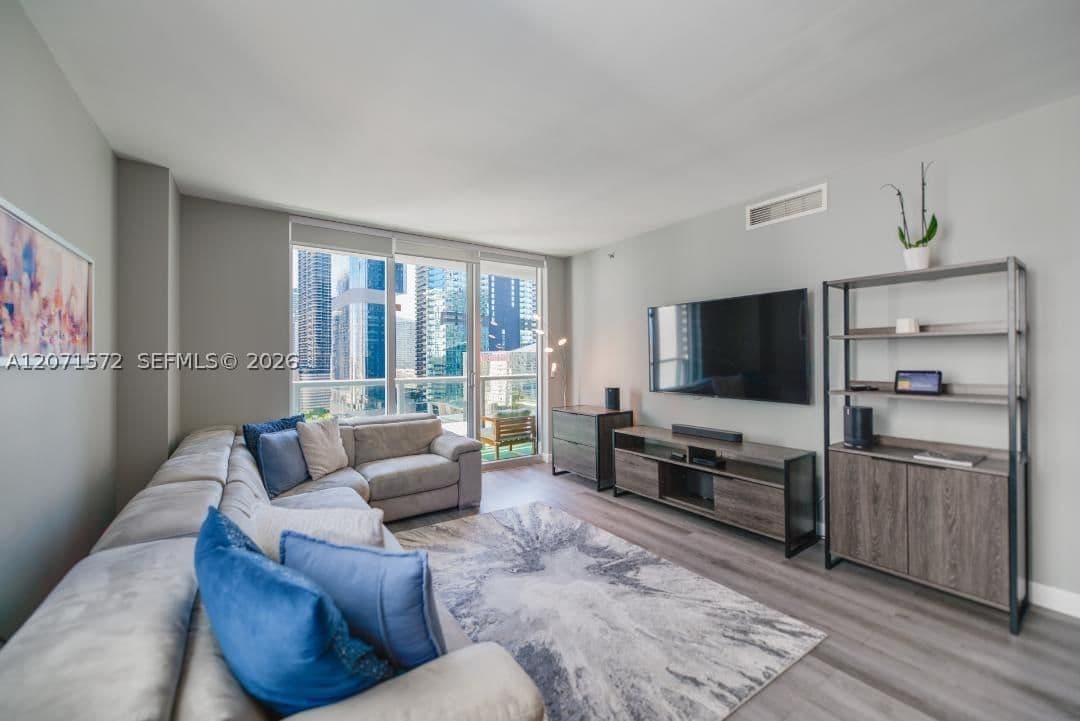 2+1 Condo — 55 6th St #2110, Miami, FL 33131