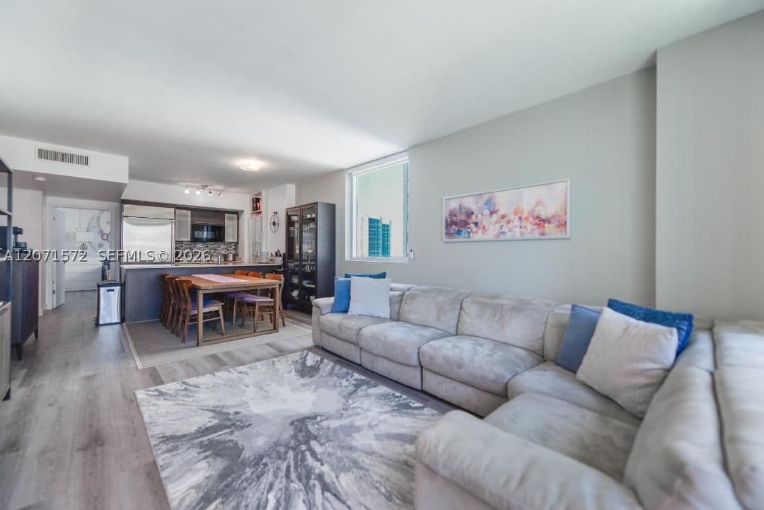 2+1 Condo — 55 6th St #2110, Miami, FL 33131