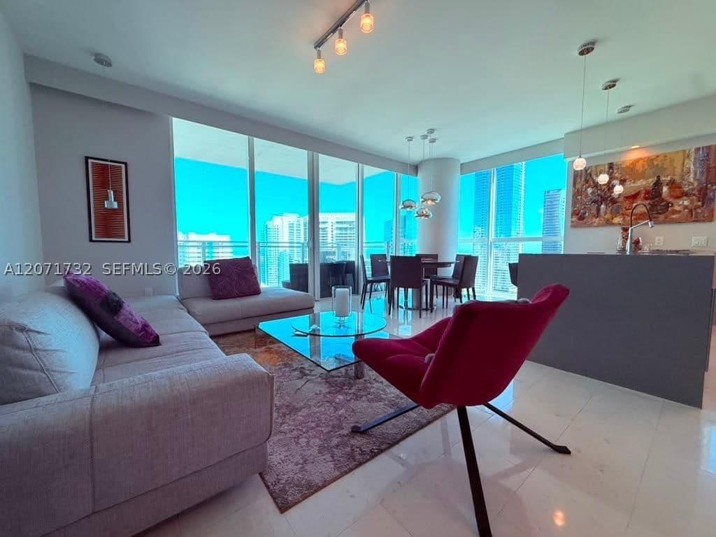 3-bedroom Condo — 1080 Brickell Ave #3600, Miami, FL 33131