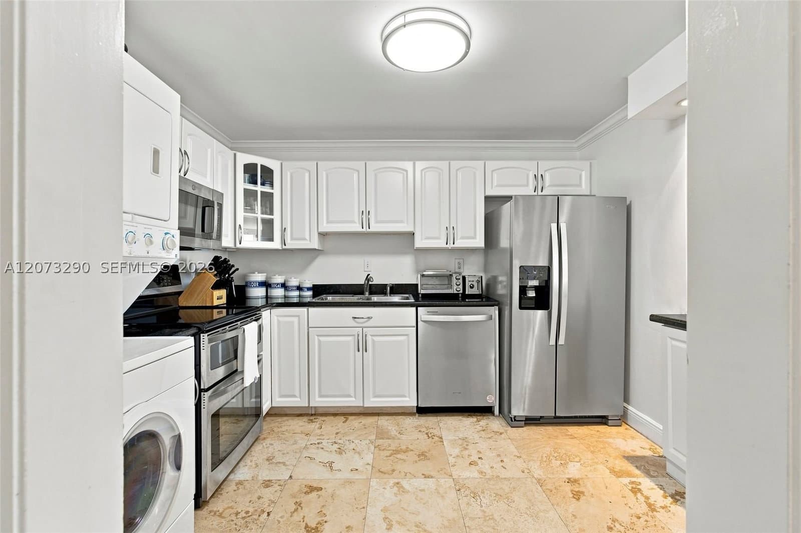 2+1 Condo — 1901 Brickell Ave #B1411, Miami, FL 33129