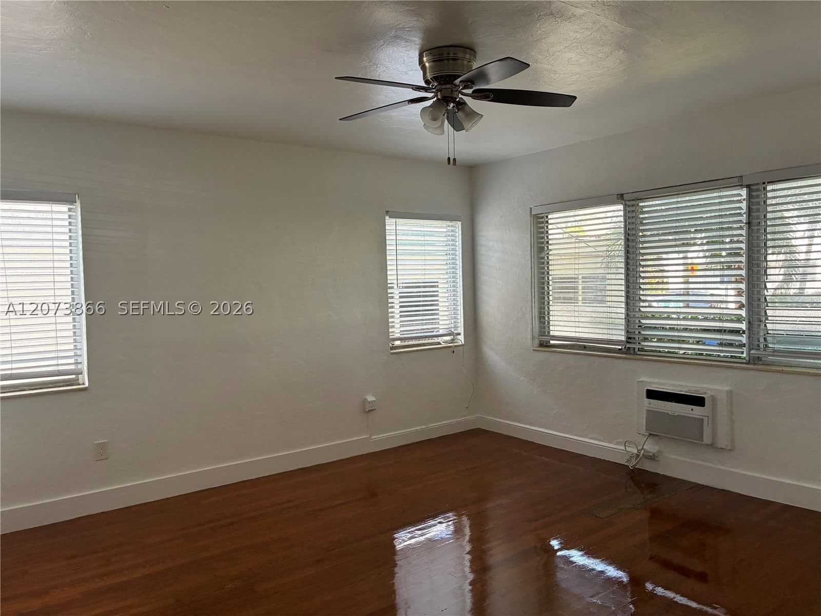 Mülk — 8020 Abbott Ave #4, Miami Beach, FL 33141