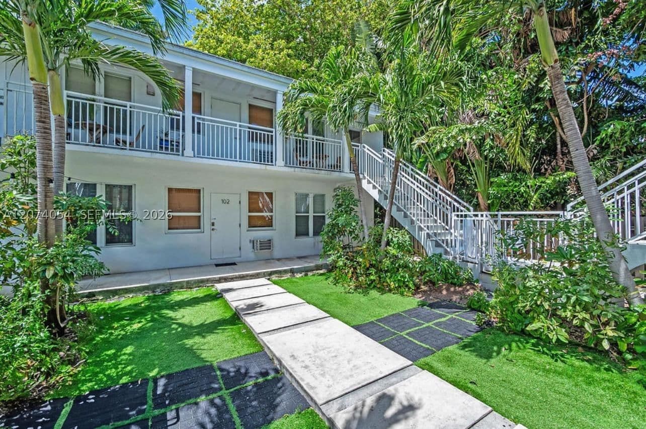 1+1 Condo — 1419 West Ave #201, Miami Beach, FL 33139