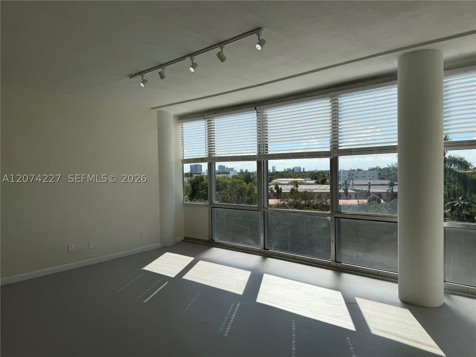 1-bedroom Condo — 900 Bay Dr #413, Miami Beach, FL 33141
