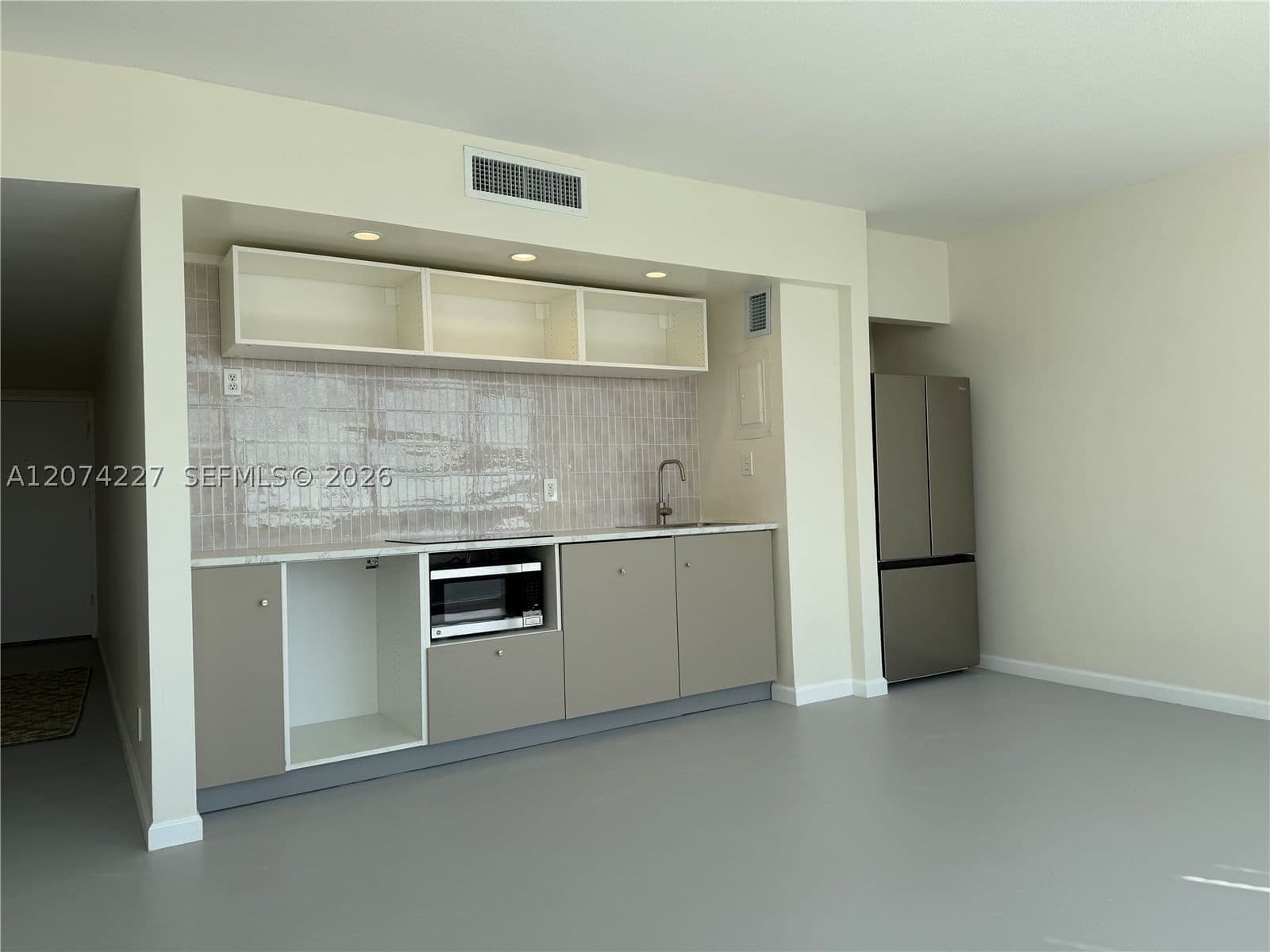 1-bedroom Condo — 900 Bay Dr #413, Miami Beach, FL 33141