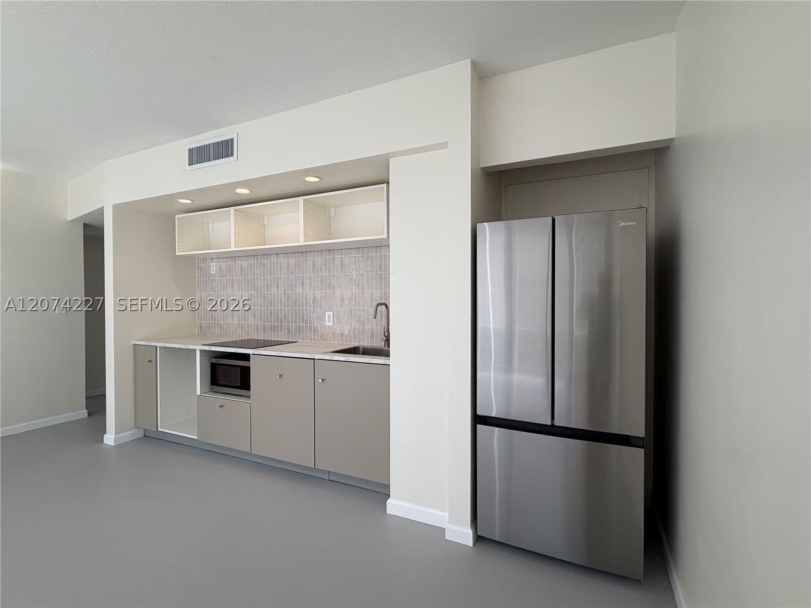 1-bedroom Condo — 900 Bay Dr #413, Miami Beach, FL 33141