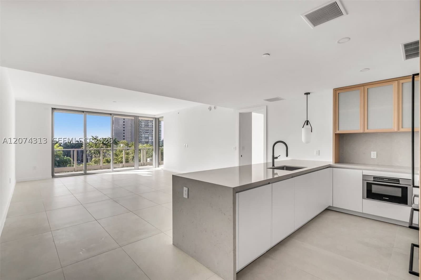 3-bedroom Condo — 2200 Brickell ave #416, Miami, FL 33129