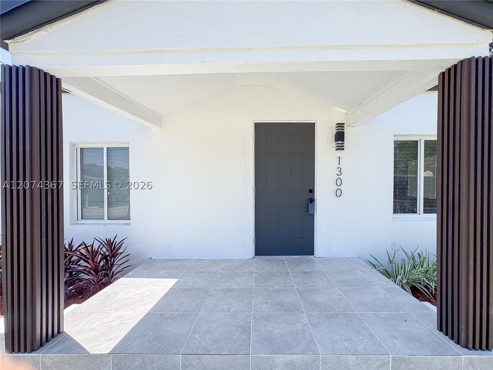 3+1 Müstakil ev — 1300 42nd St, Miami, FL 33142