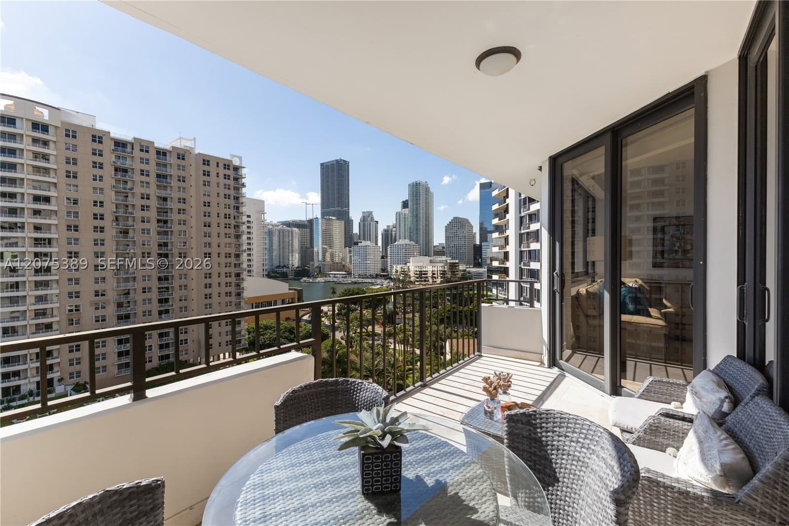 2-bedroom Condo — 520 Brickell Key Dr #A1207, Miami, FL 33131