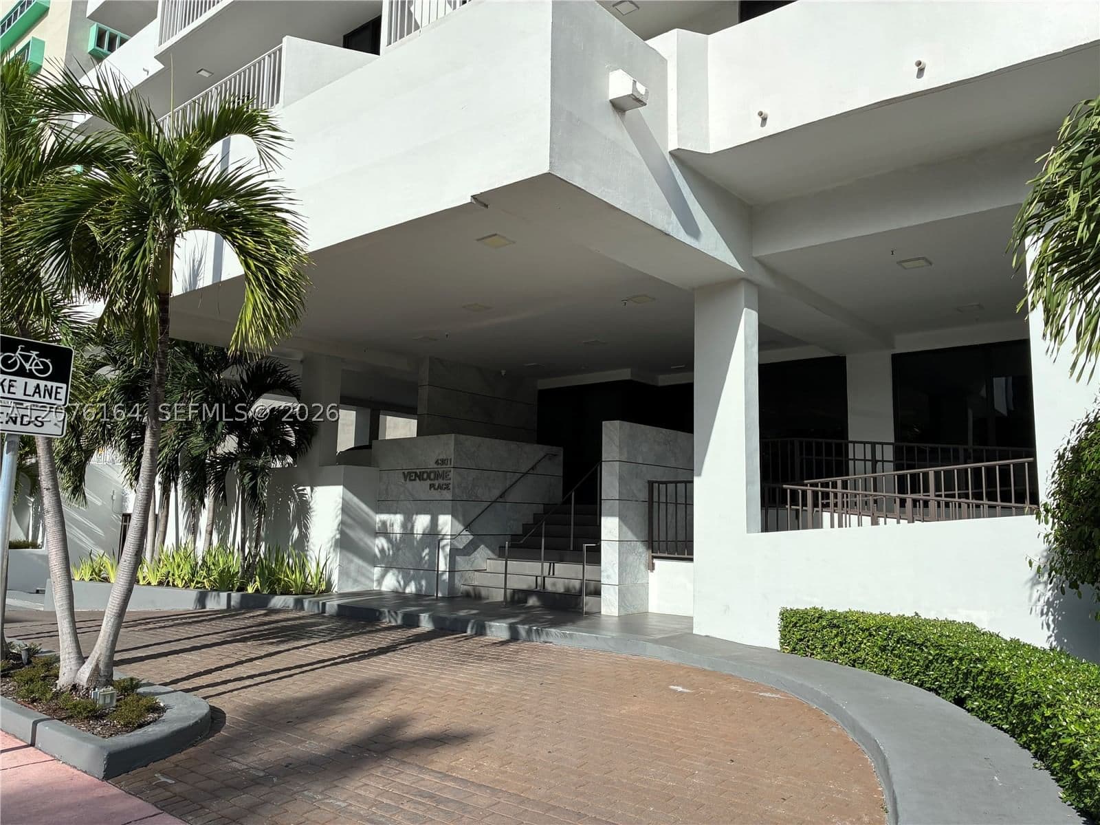 2-bedroom Condo — 4301 Collins Ave #402, Miami Beach, FL 33140