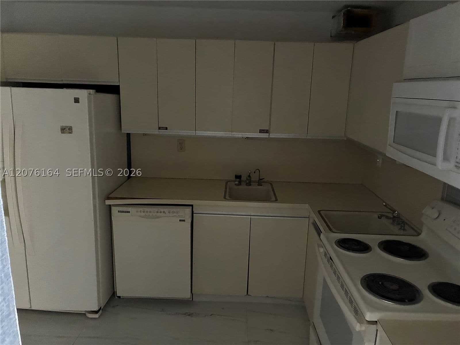 2-bedroom Condo — 4301 Collins Ave #402, Miami Beach, FL 33140