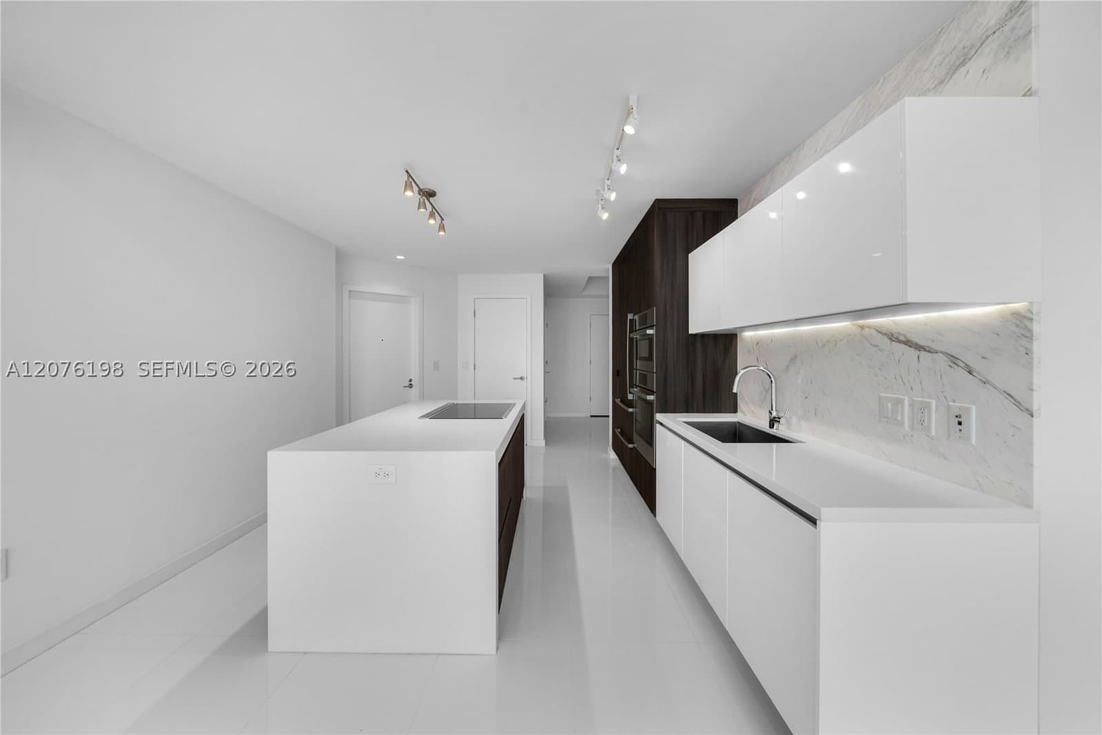 1+1 Condo — 851 1st AVE #2106, Miami, FL 33132