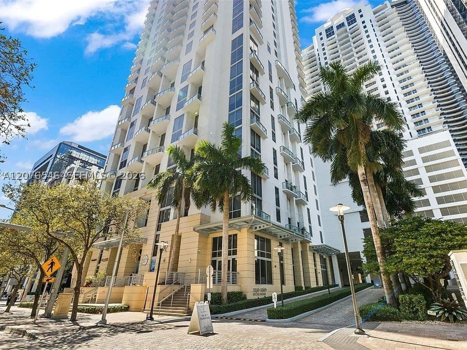 2+1 Condo — 1060 Brickell Ave #2407, Miami, FL 33131