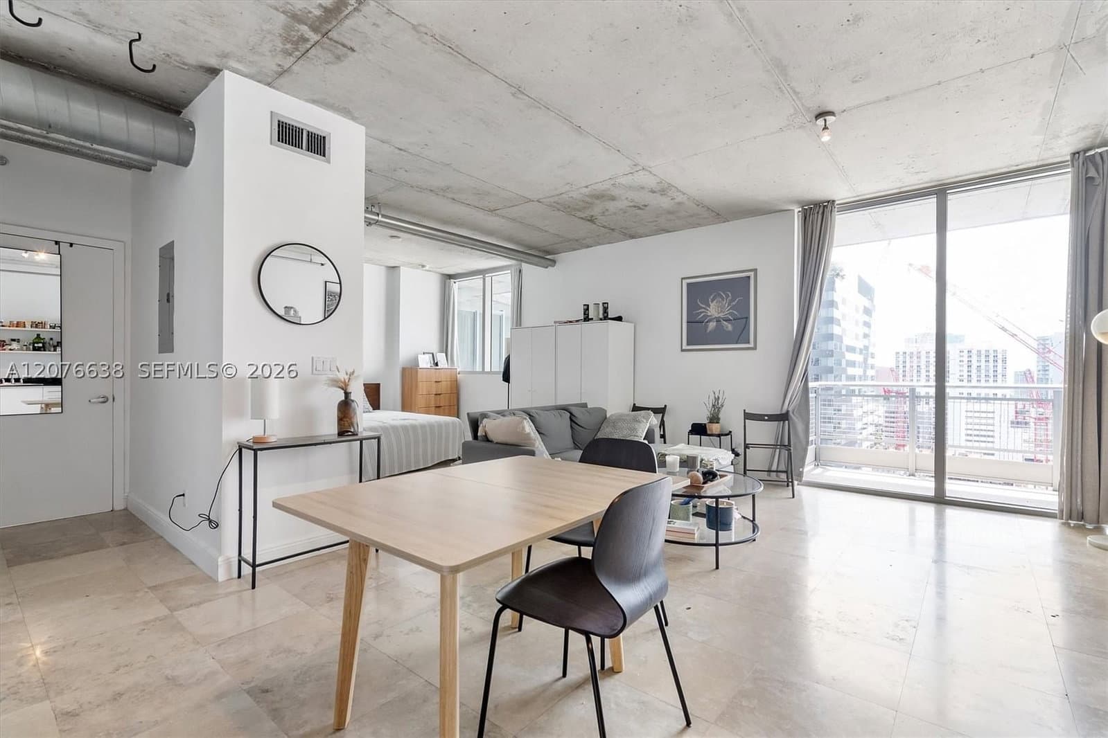 Condo — 690 1st Ct #2025, Miami, FL 33130