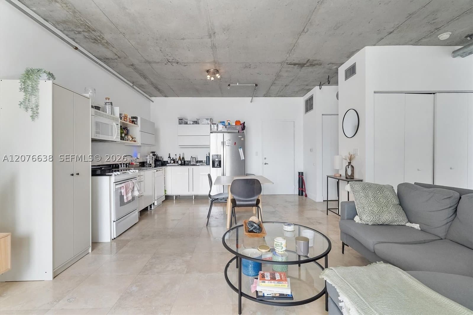 Condo — 690 1st Ct #2025, Miami, FL 33130