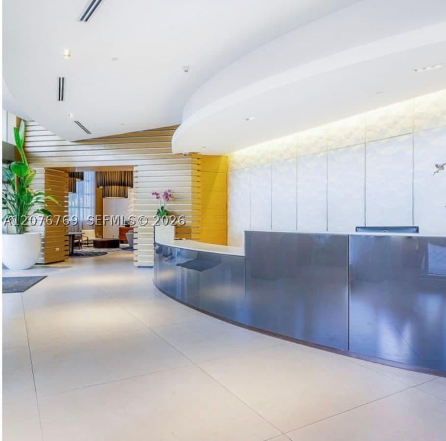 2+1 Condo — 3301 1st #H2702, Miami, FL 33137