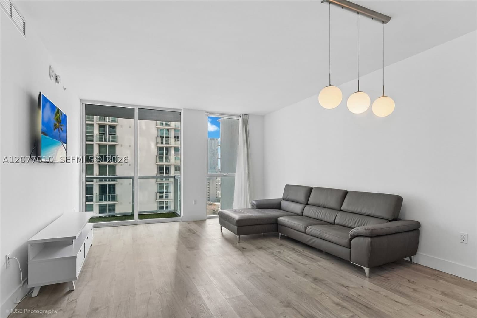 1+1 Condo — 253 2nd St #2104, Miami, FL 33132