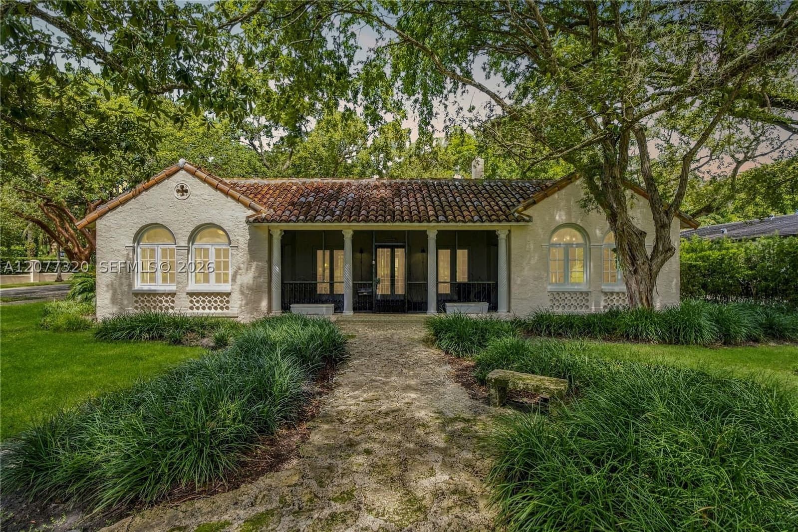 4+1 Müstakil ev — 665 Greenway Dr, Coral Gables, FL 33134