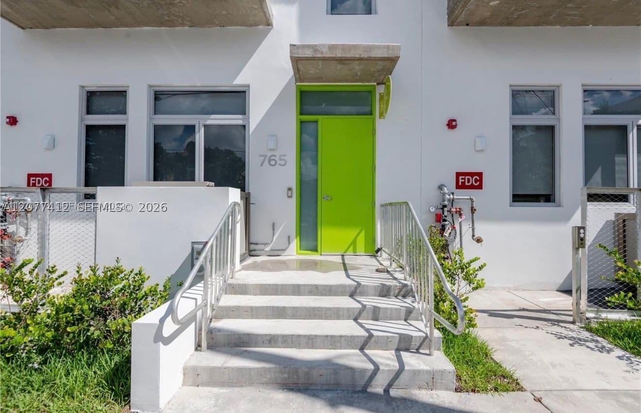 Daire — 765 1st St #301, Miami, FL 33128