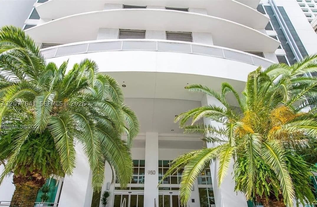 1-bedroom Condo — 950 Brickell Bay Dr #902, Miami, FL 33131