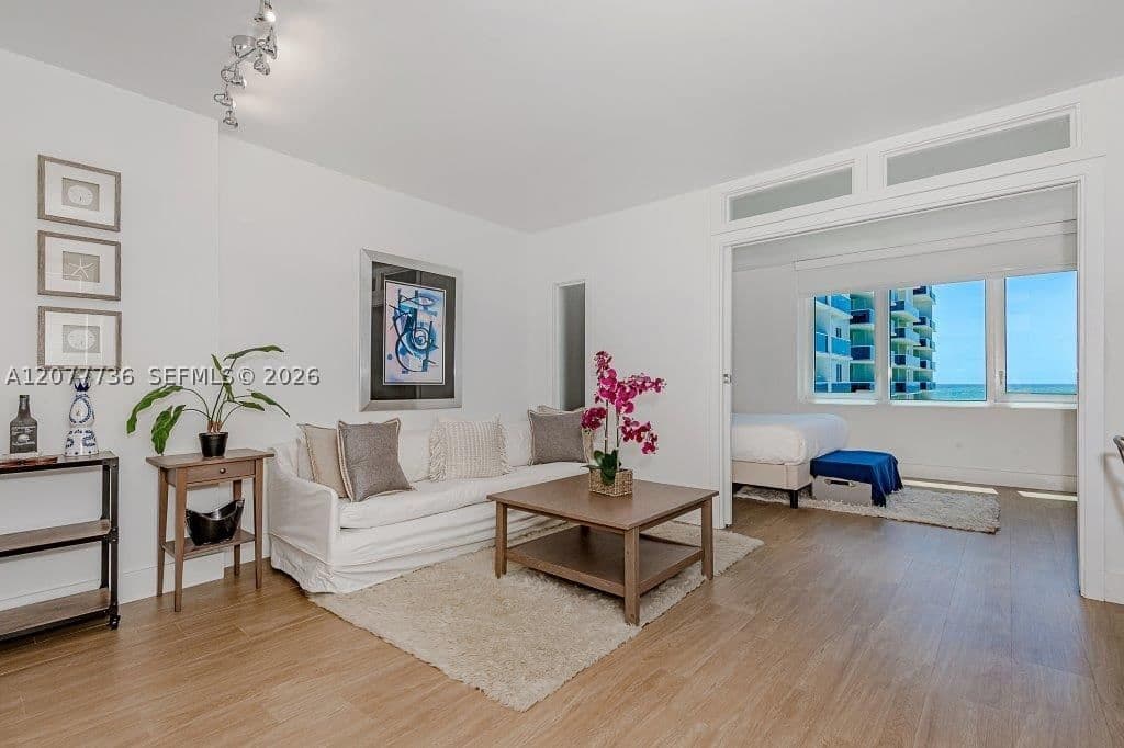1-bedroom Condo — 2301 Collins Ave #1242, Miami Beach, FL 33139