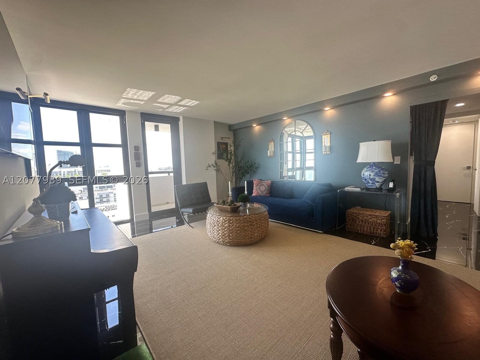 1-bedroom Condo — 2555 Collins Ave #PH114, Miami Beach, FL 33140