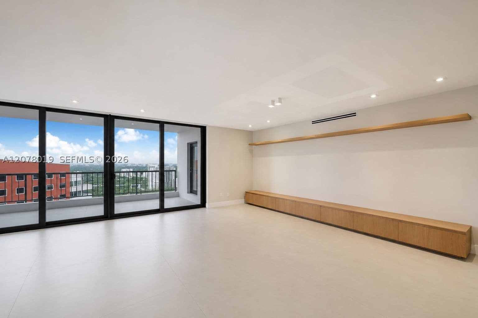 2-bedroom Condo — 1581 Brickell Ave #PH106, Miami, FL 33129