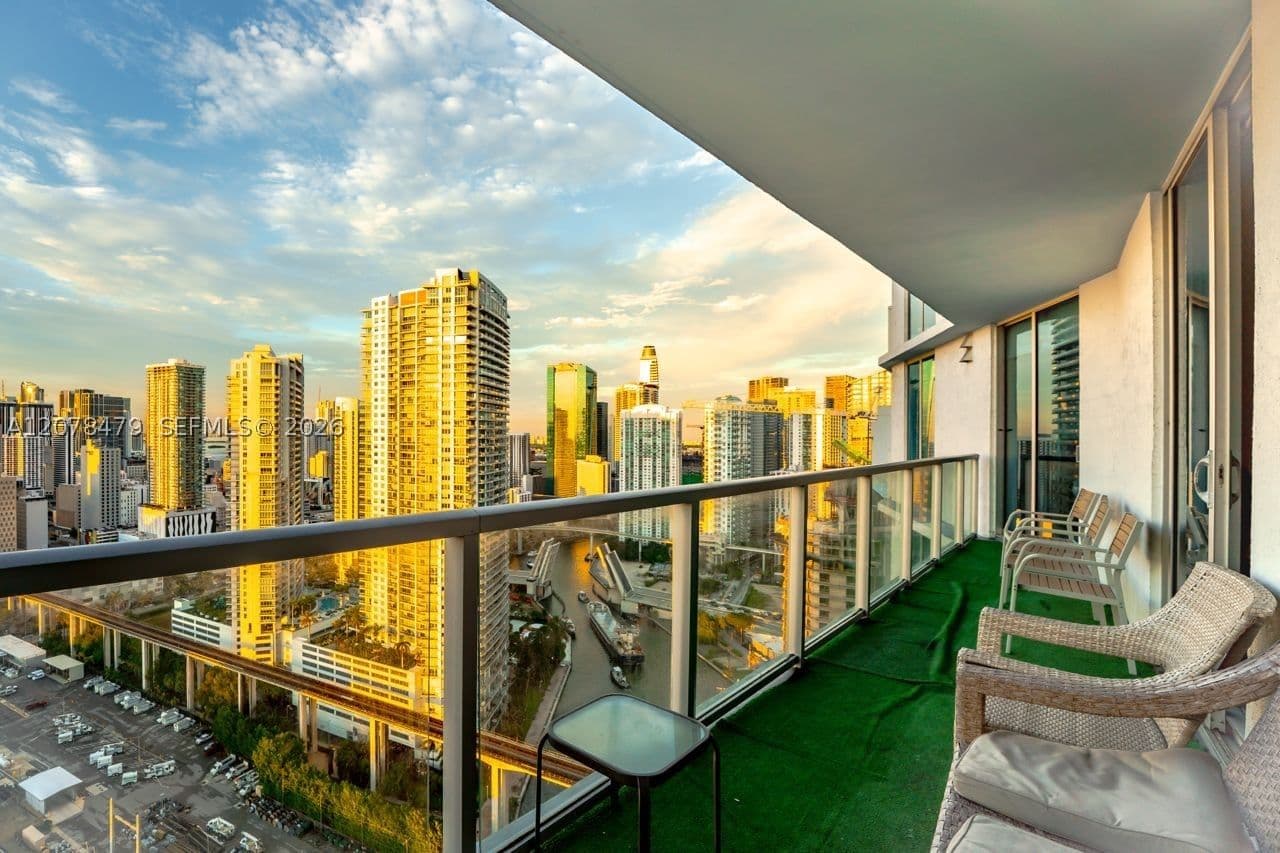 2+1 Condo — 185 7th St #3609, Miami, FL 33130