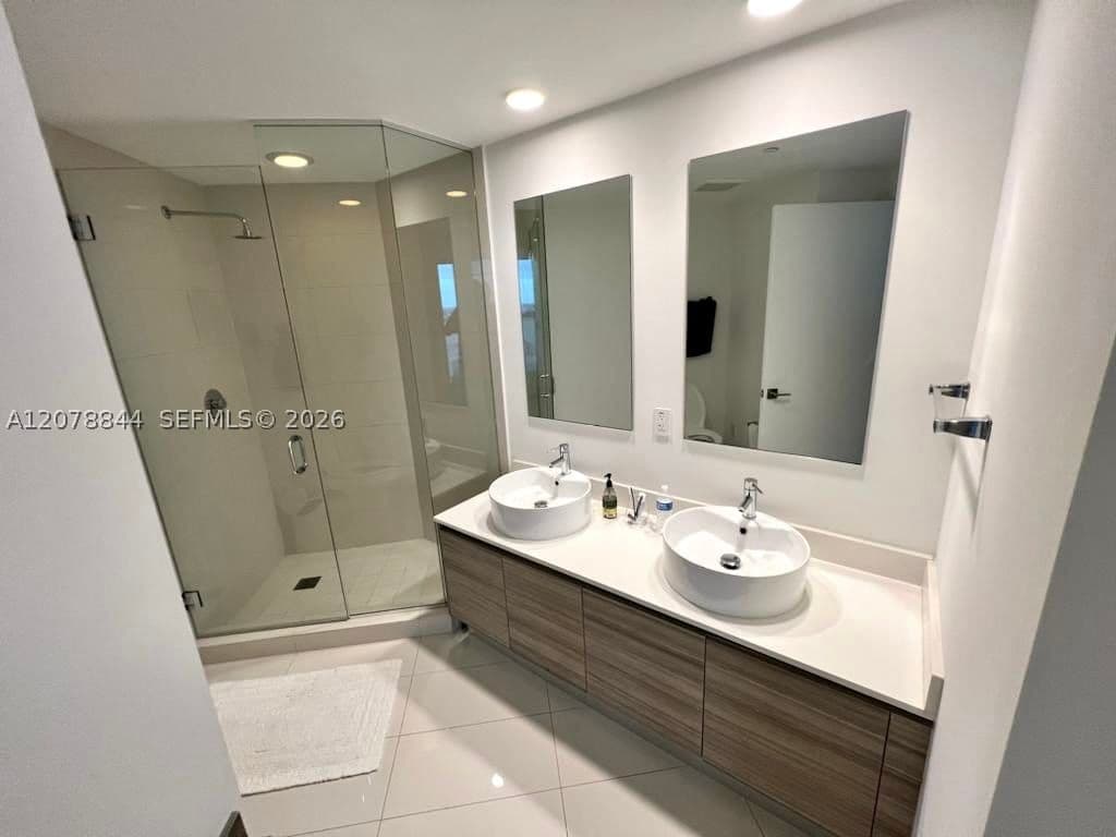 2-bedroom Condo — Miami, FL 33137