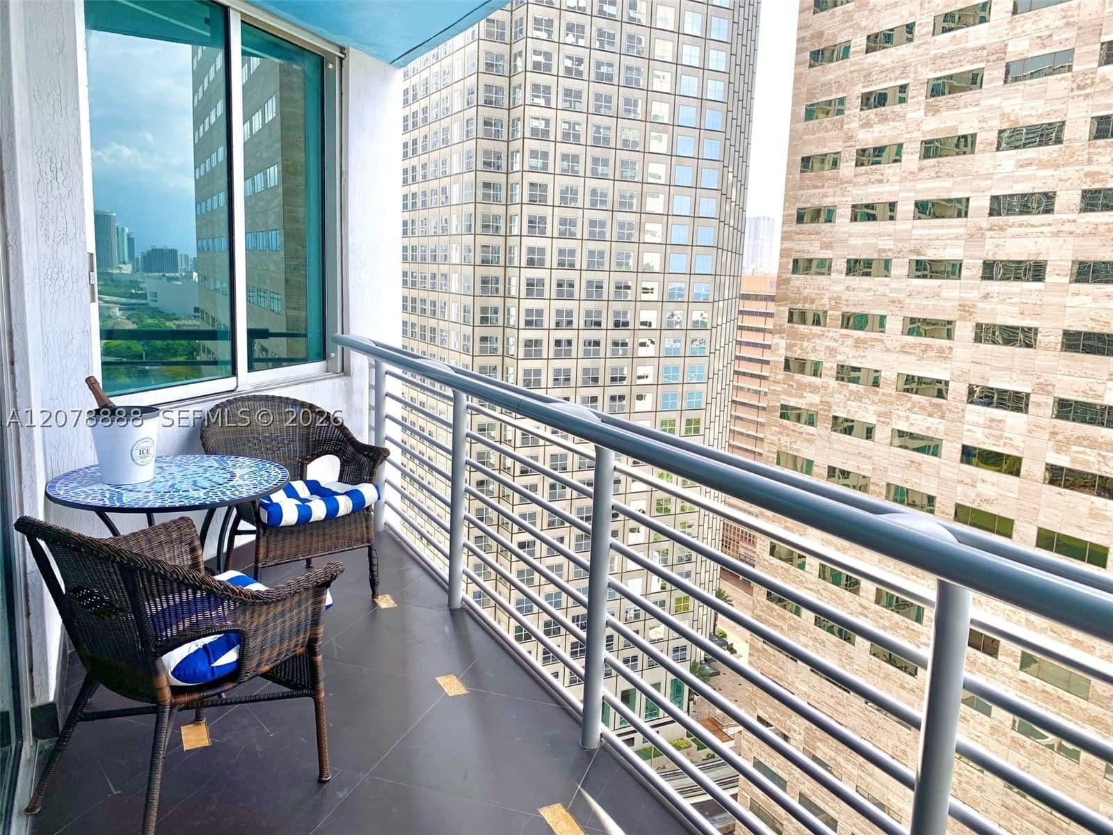2+1 Condo — 325 Biscayne Blvd #2714, Miami, FL 33131