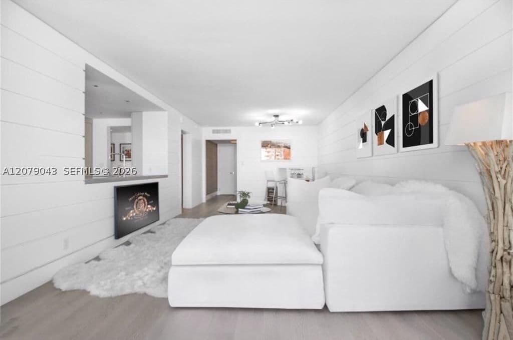 1-bedroom Condo — 2655 Collins Ave #1003, Miami Beach, FL 33140