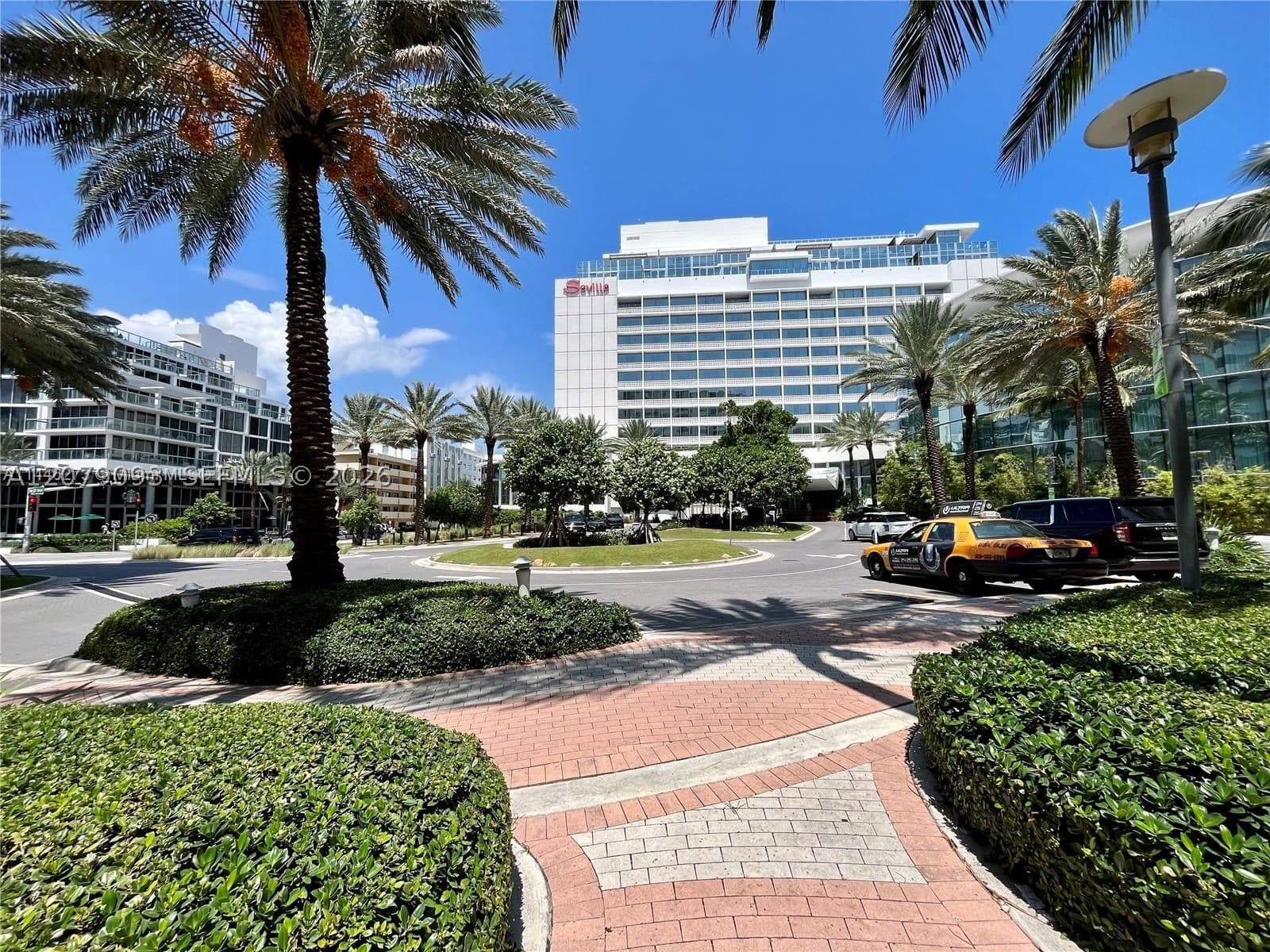 Condo — 2899 Collins Ave #544, Miami Beach, FL 33140