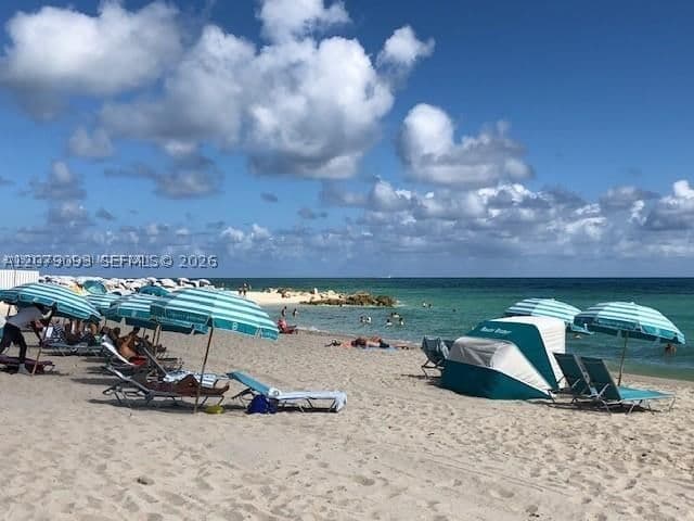Condo — 2899 Collins Ave #544, Miami Beach, FL 33140