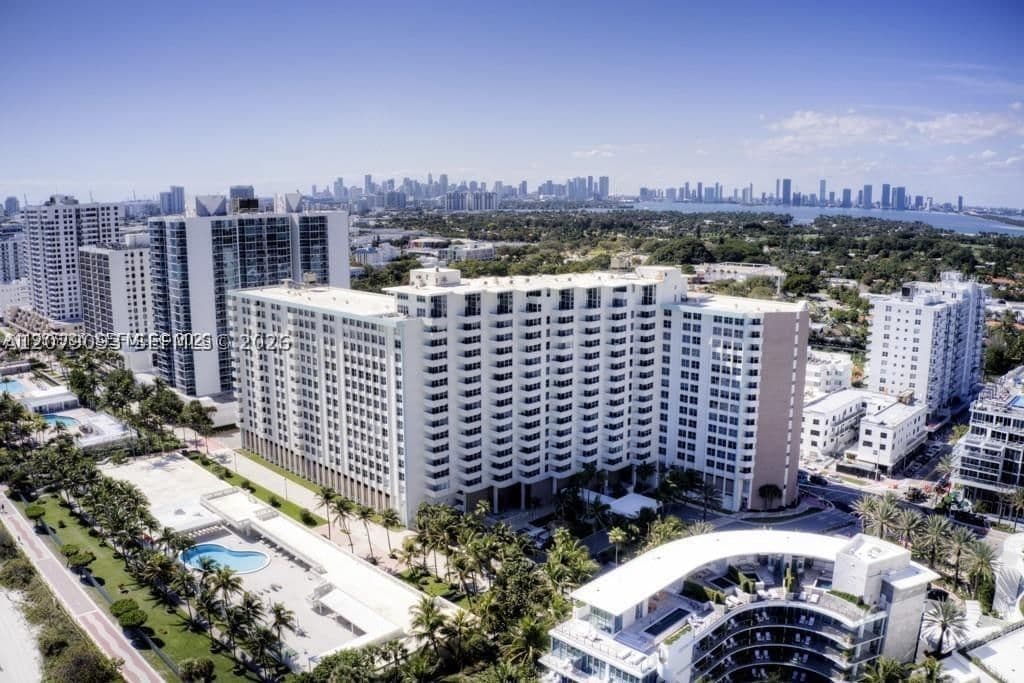 Condo — 2899 Collins Ave #544, Miami Beach, FL 33140