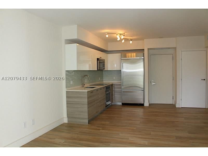 1-bedroom Condo — 1300 Brickell Bay Dr #1008, Miami, FL 33131