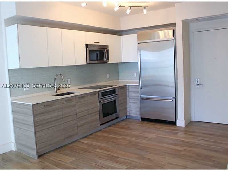 1-bedroom Condo — 1300 Brickell Bay Dr #1008, Miami, FL 33131