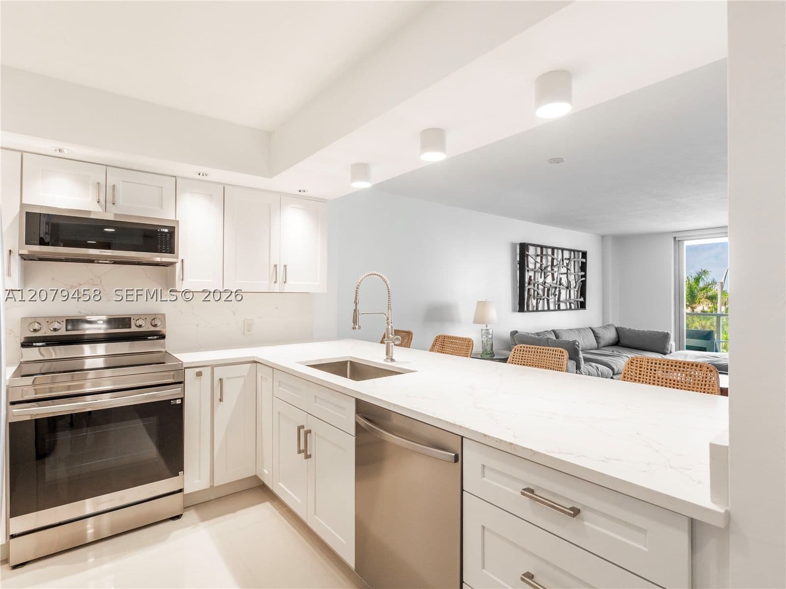 1+1 Condo — 5701 Collins Ave #307, Miami Beach, FL 33140